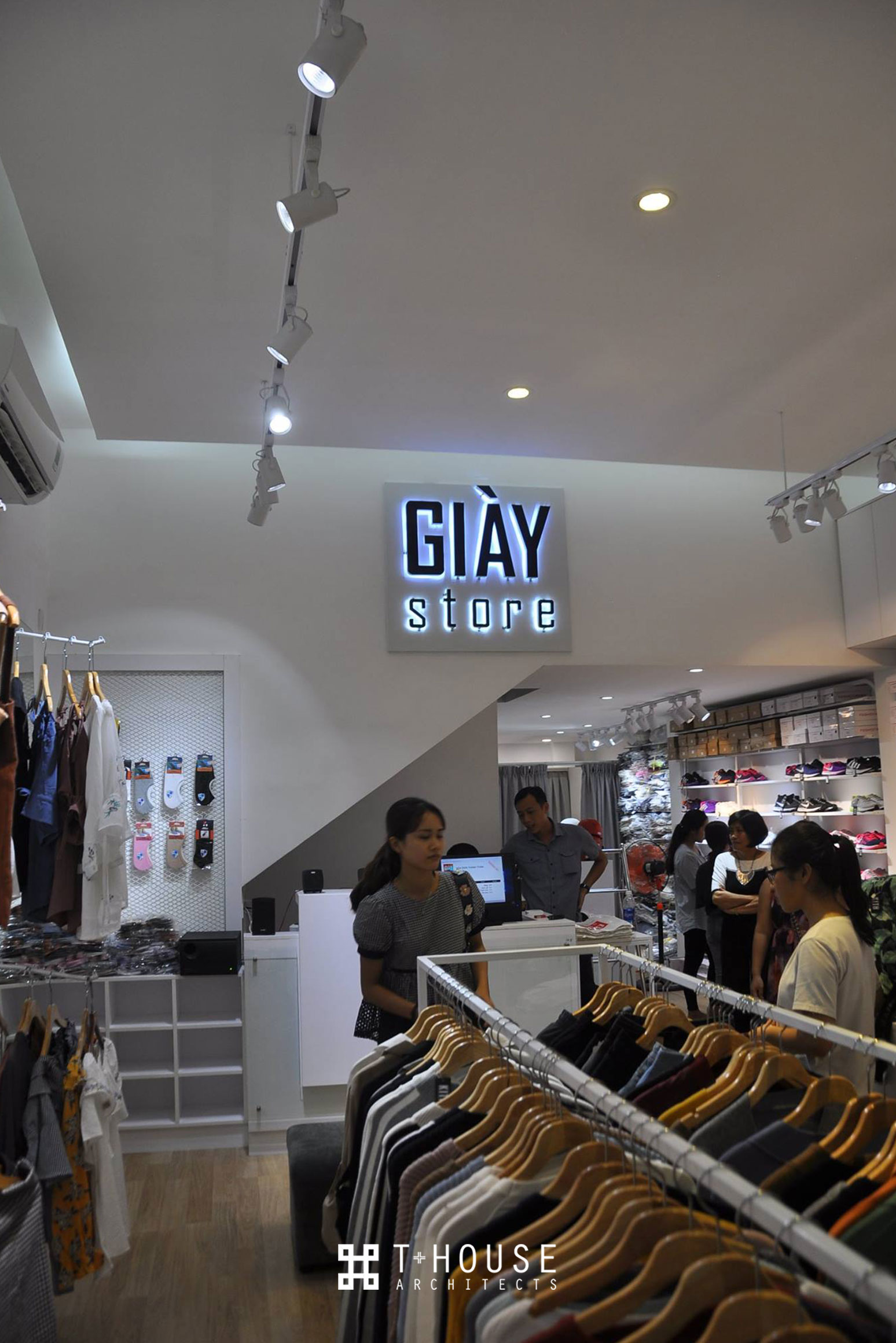 SHOP THỜI TRANG 46-THIẾT KẾ VÀ THI CÔNG THỰC TẾ
