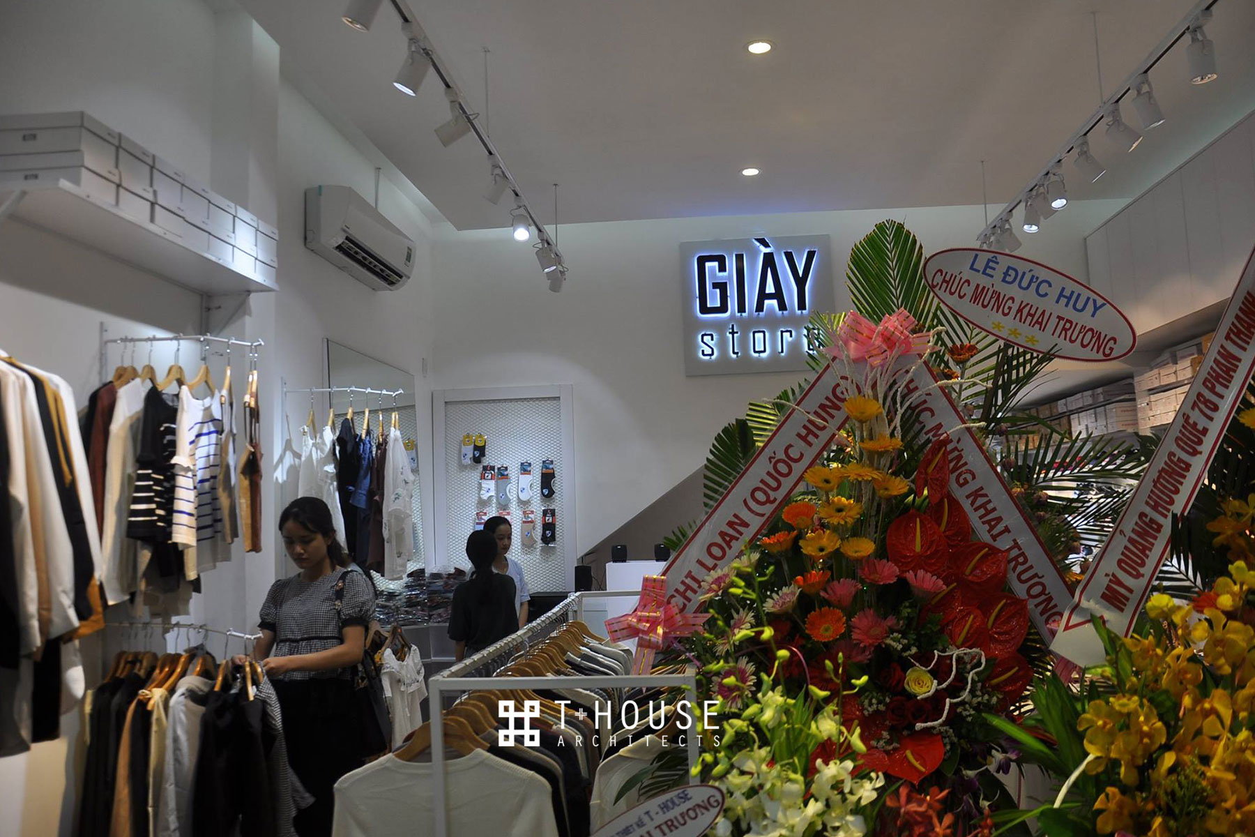SHOP THỜI TRANG 46-THIẾT KẾ VÀ THI CÔNG THỰC TẾ